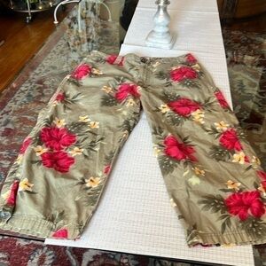 Jamaica Bay Hawaiian print floral capri pants